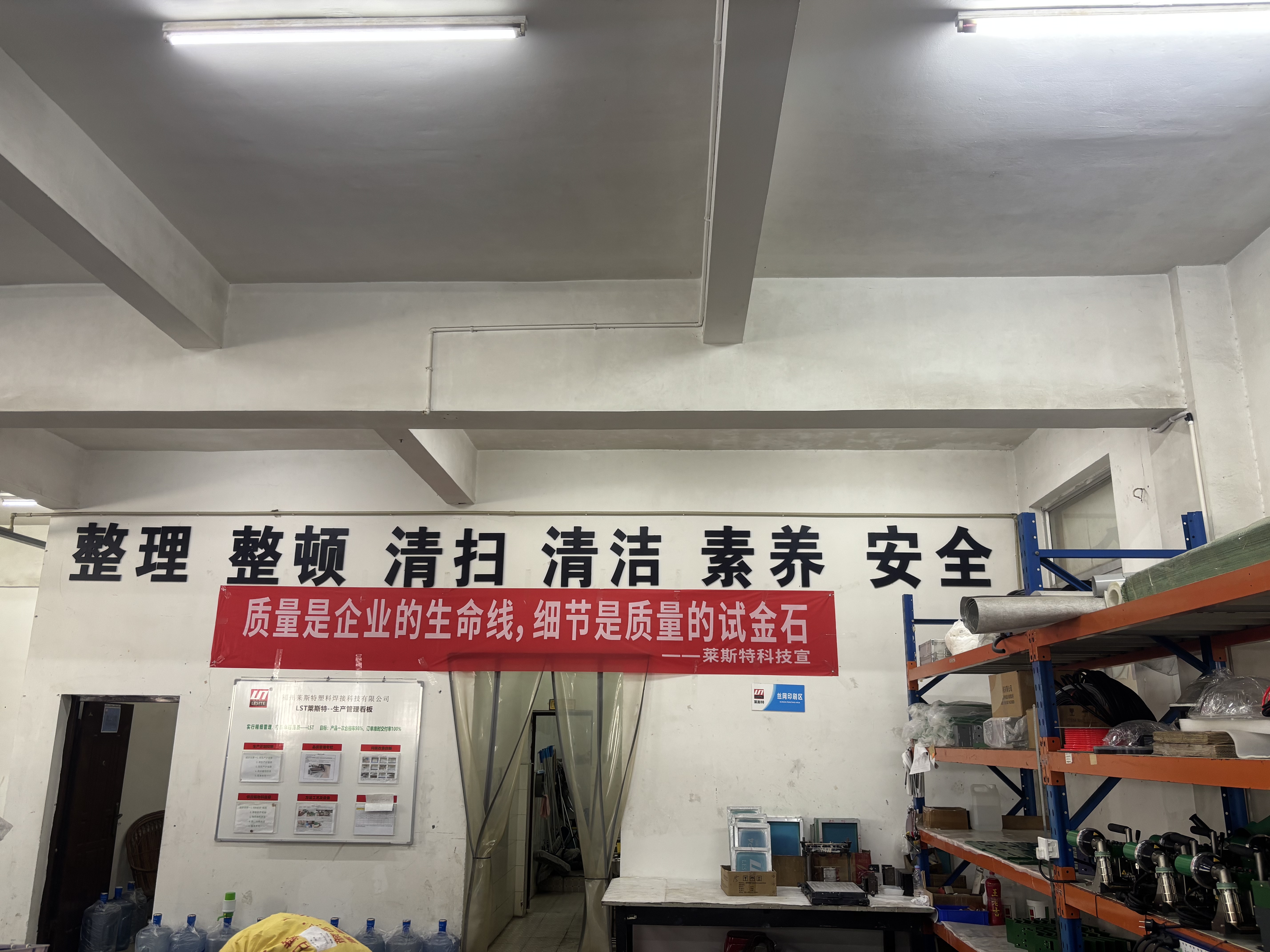 1ae468549297211483bb5fa663a7876