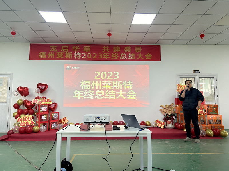 2-1 副總經(jīng)理余寒主持會議_副本